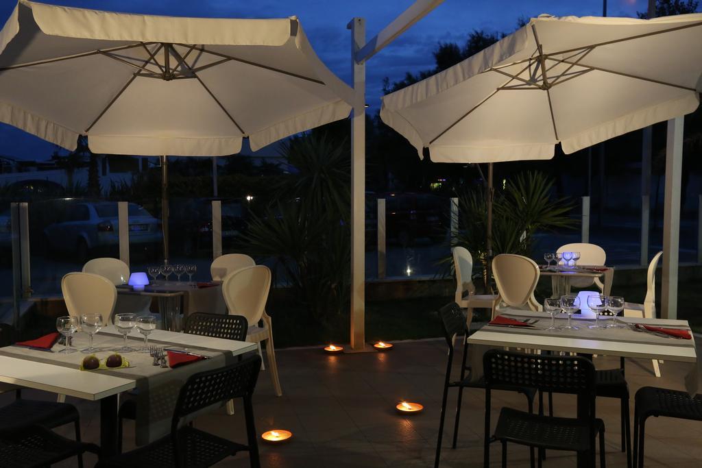 Hotel Vela D'Oro Riccione Exterior foto