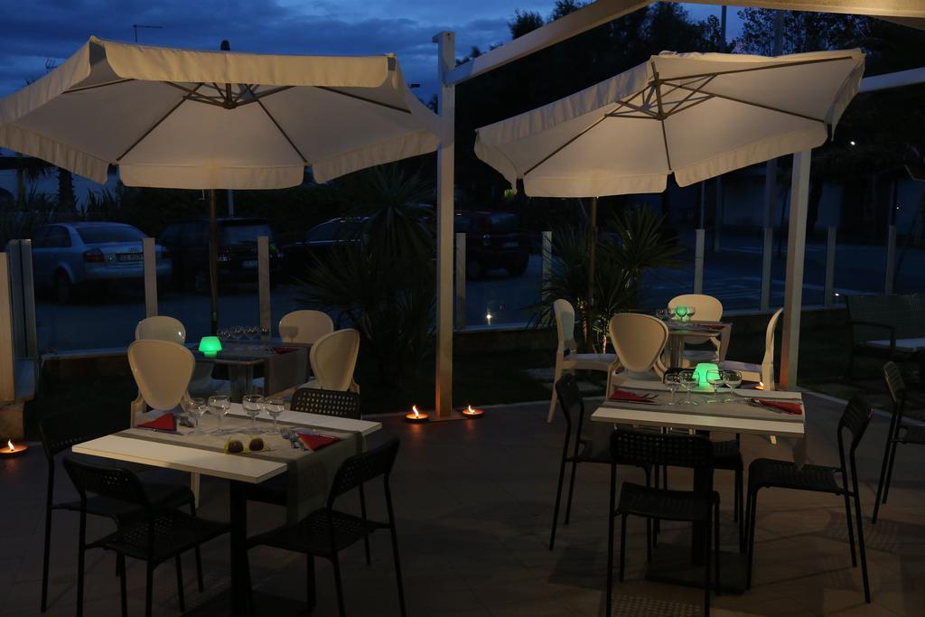 Hotel Vela D'Oro Riccione Exterior foto