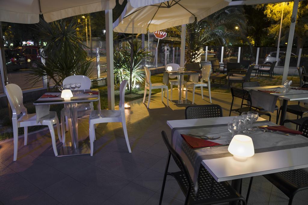 Hotel Vela D'Oro Riccione Exterior foto