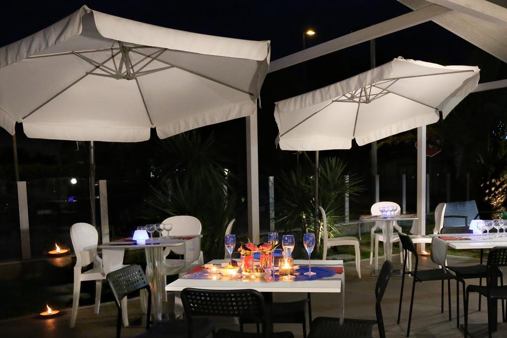 Hotel Vela D'Oro Riccione Exterior foto