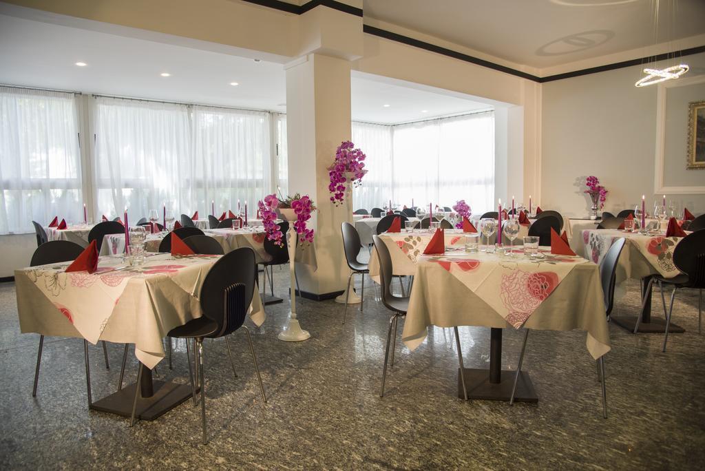 Hotel Vela D'Oro Riccione Exterior foto